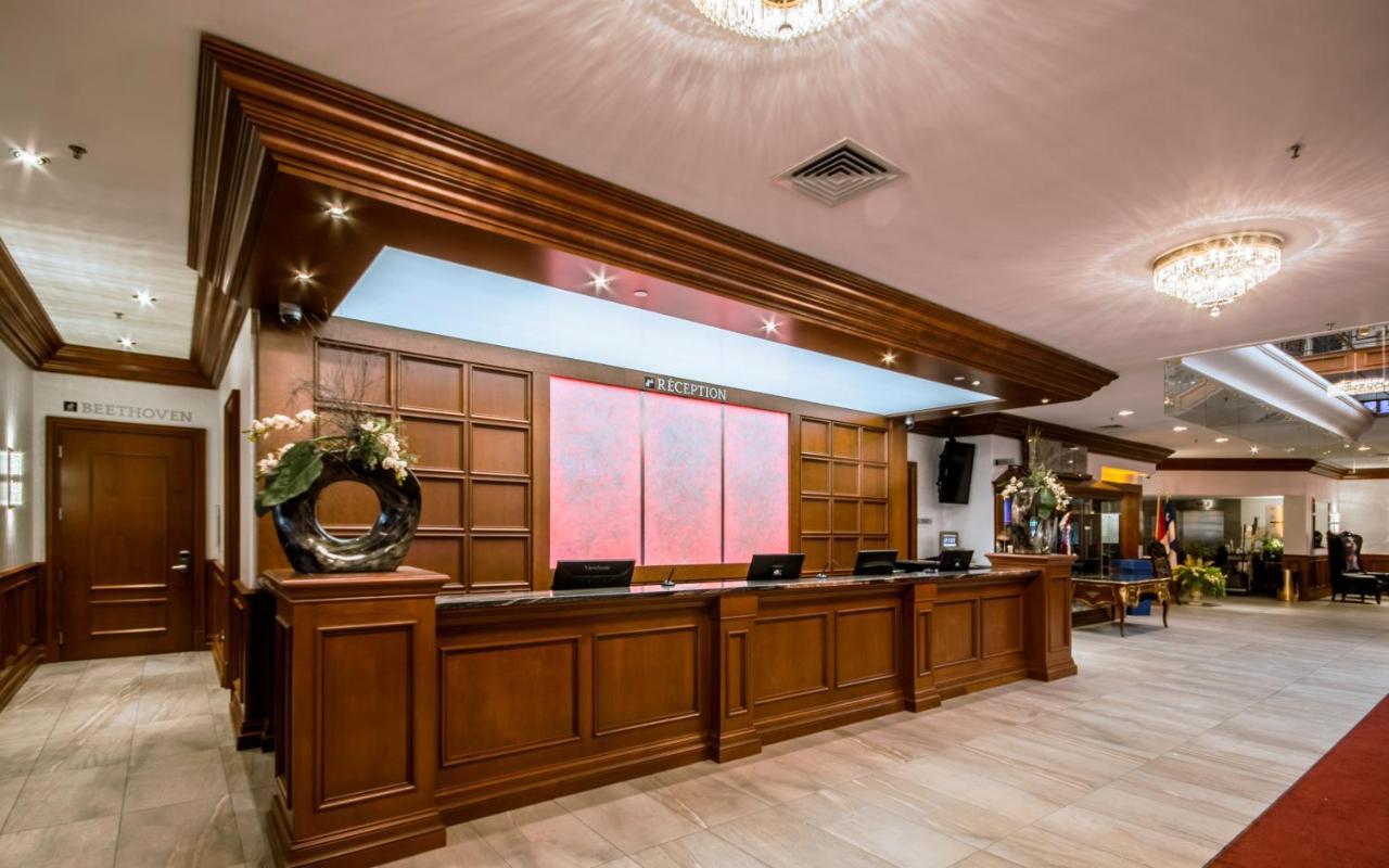 Plaza Par Jaro Hotel 4*